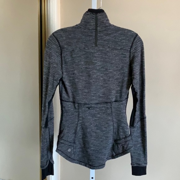 Lululemon Base Runner Half Zip, Size 4 - Picture 4 of 9